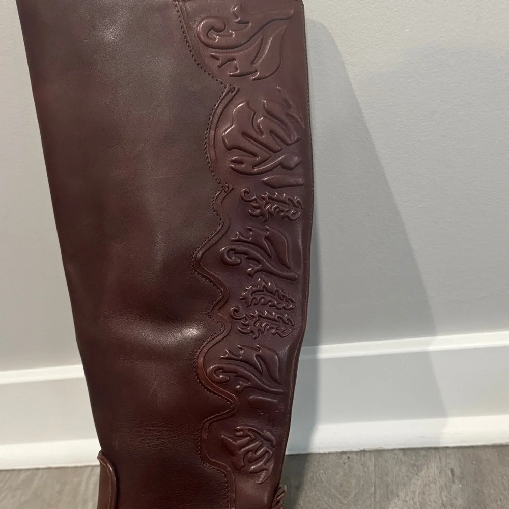 Gianni Bini Rich Brown knee high boot with back detail! - Picture 2 of 7